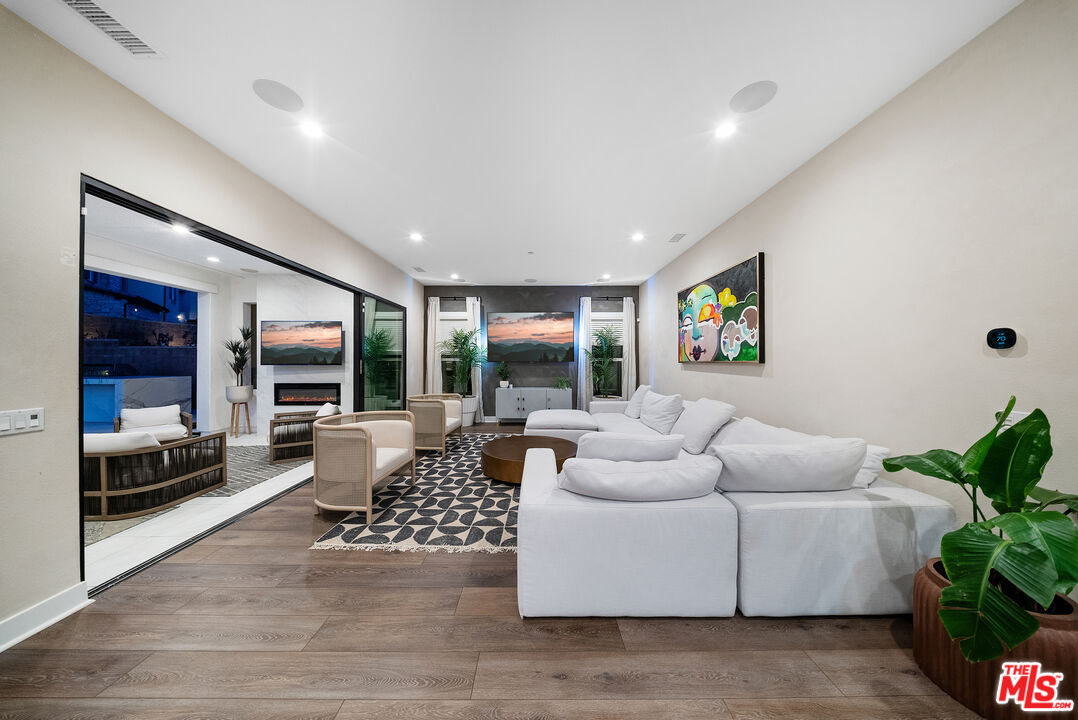 20643 W Wood Rose Ct