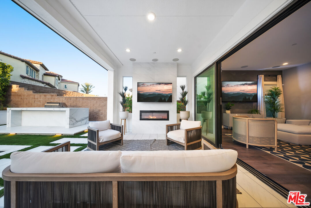 20643 W Wood Rose Ct