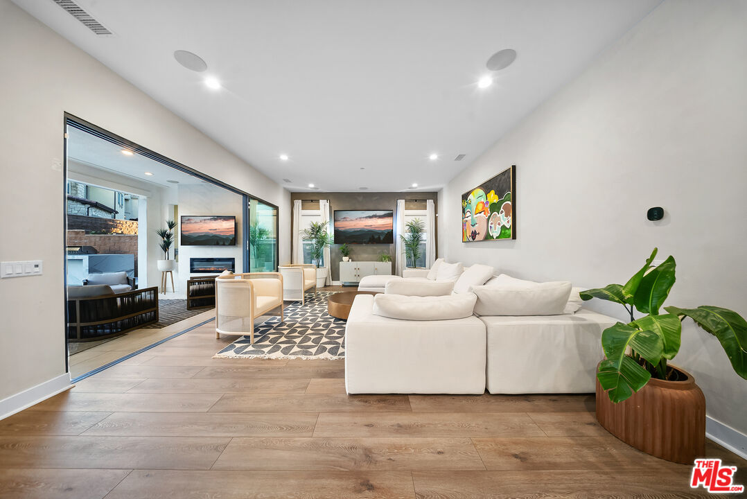 20643 W Wood Rose Ct