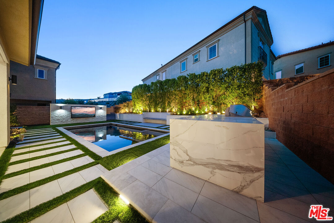 20643 W Wood Rose Ct