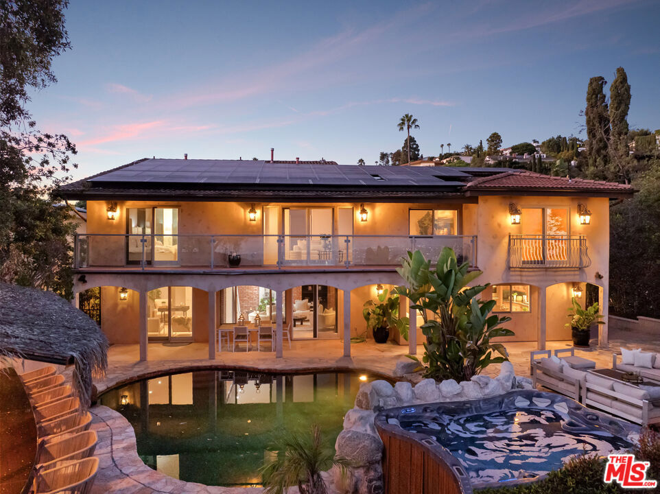 8004 Oceanus Drive