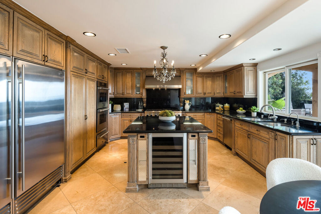 8004 Oceanus Drive