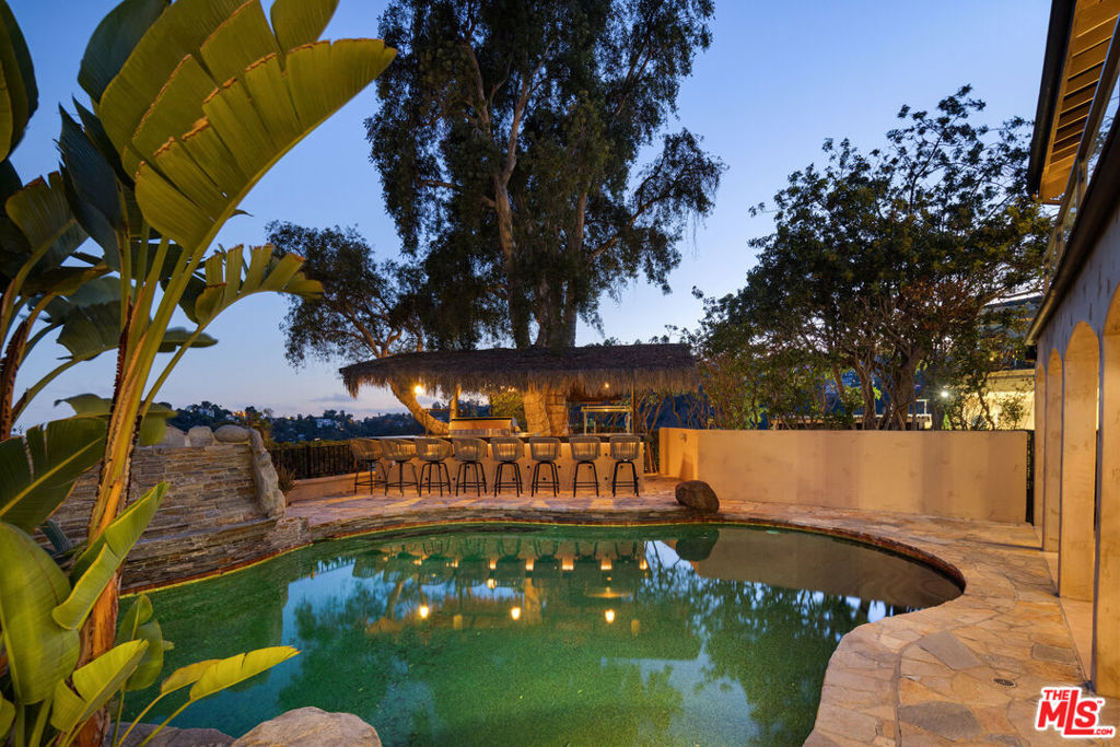 8004 Oceanus Drive