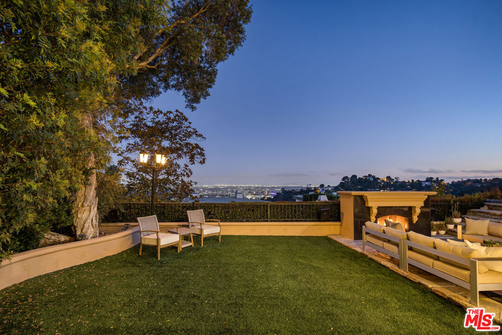 8004 Oceanus Drive