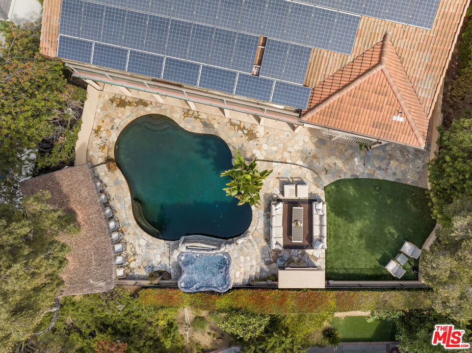 8004 Oceanus Drive