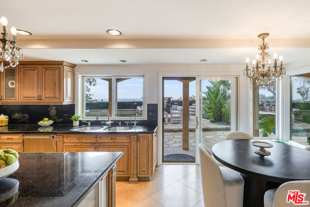 8004 Oceanus Drive