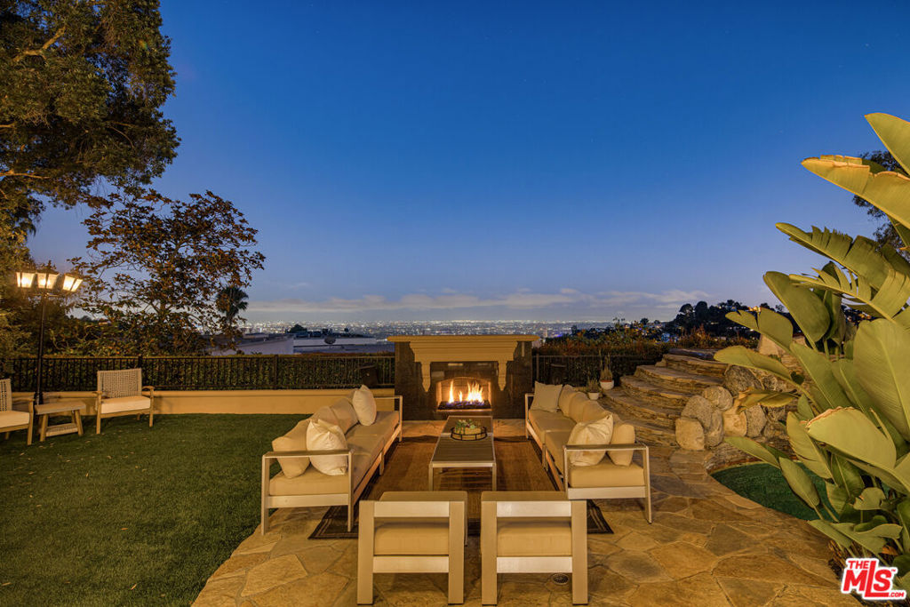 8004 Oceanus Drive