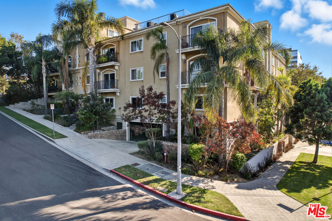 3401 S Bentley Ave Unit: 306