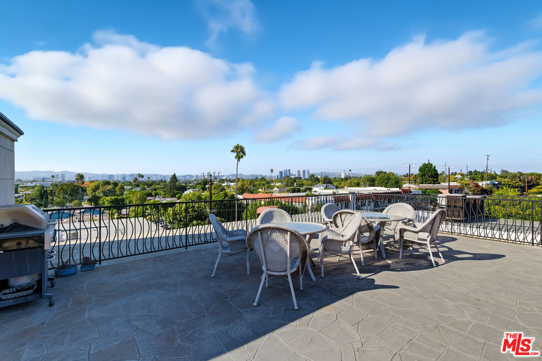 3401 S Bentley Ave Unit: 306