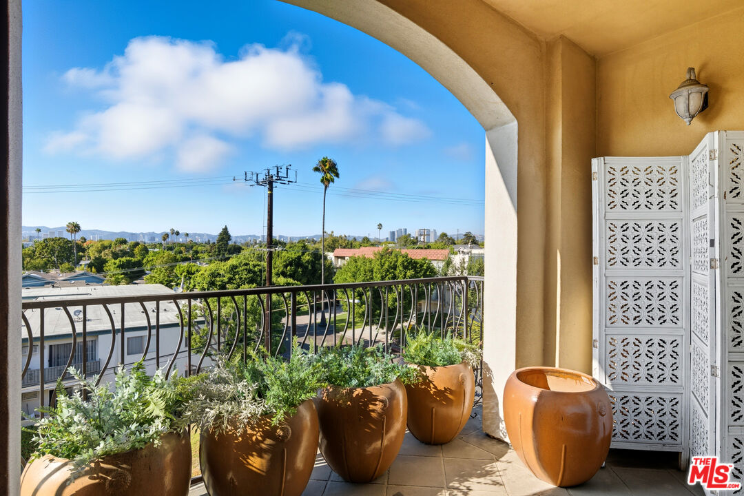 3401 S Bentley Ave Unit: 306