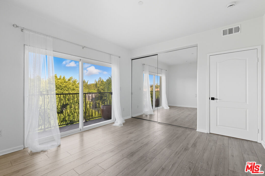 3401 S Bentley Ave Unit: 306