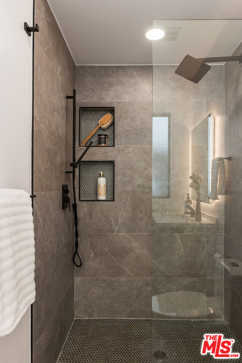 1210 N Kings Rd Unit: 101