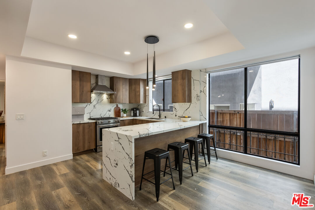 1210 N Kings Rd Unit: 101