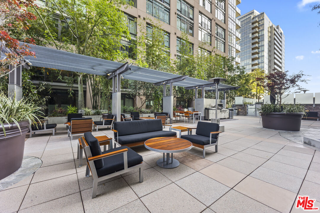 1100 S Hope St Unit: PH105