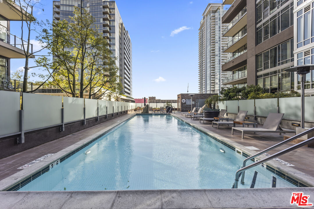 1100 S Hope St Unit: PH105