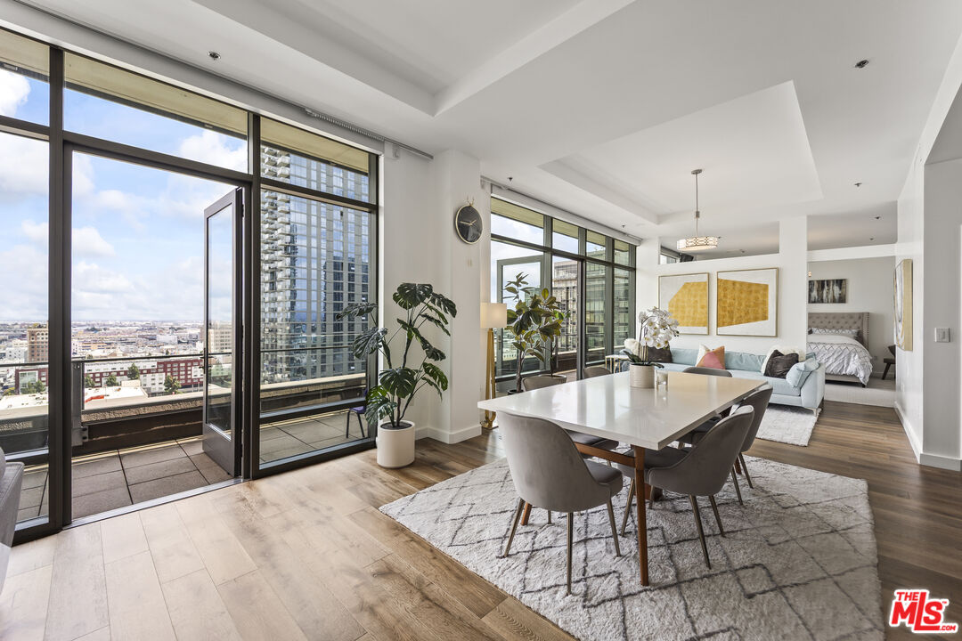 1100 S Hope St Unit: PH105