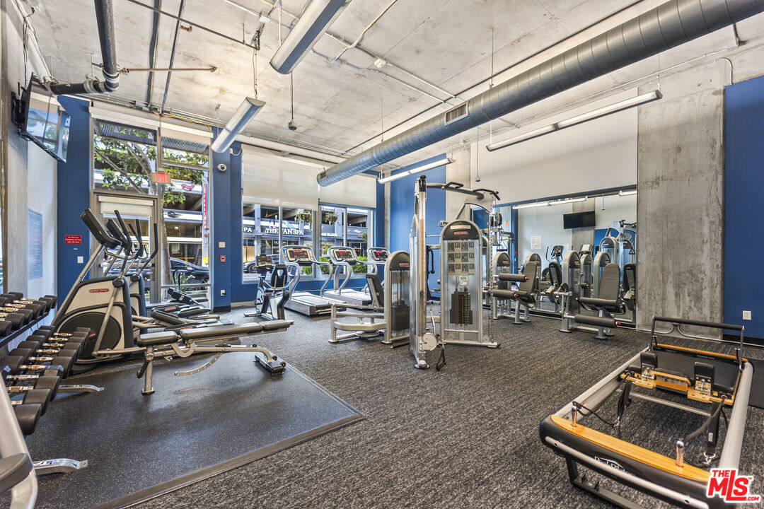 1100 S Hope St Unit: PH105