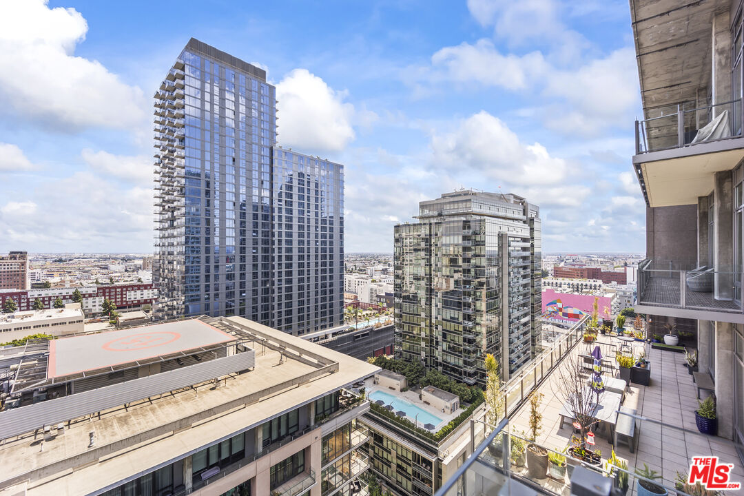 1100 S Hope St Unit: PH105