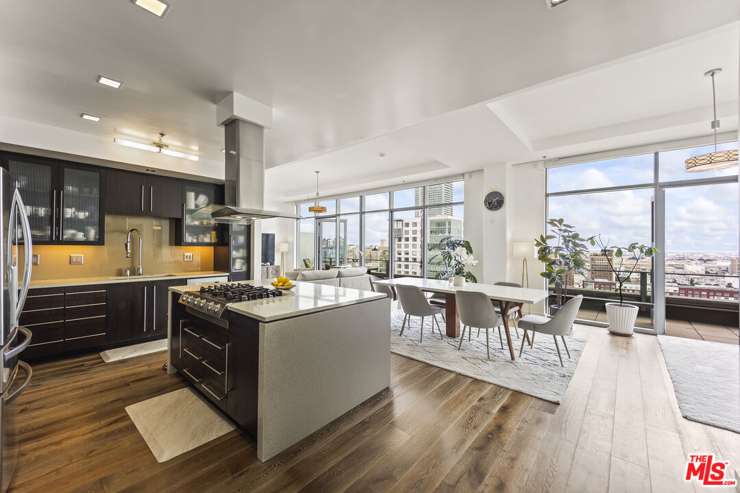 1100 S Hope St Unit: PH105