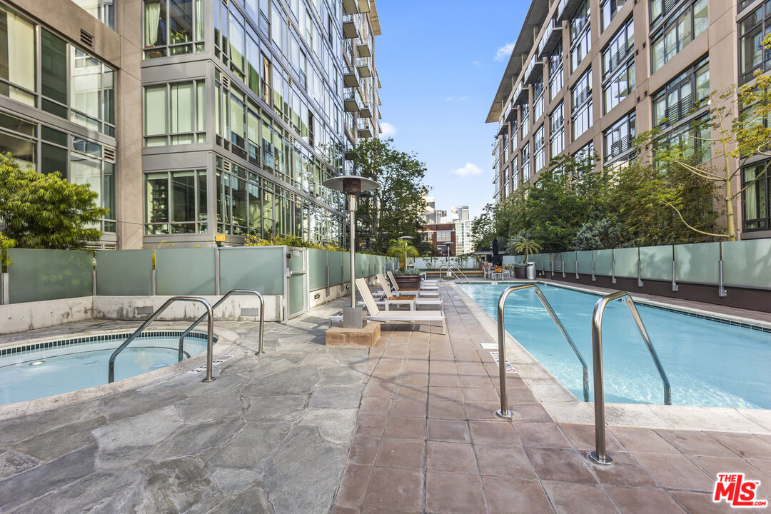 1100 S Hope St Unit: PH105