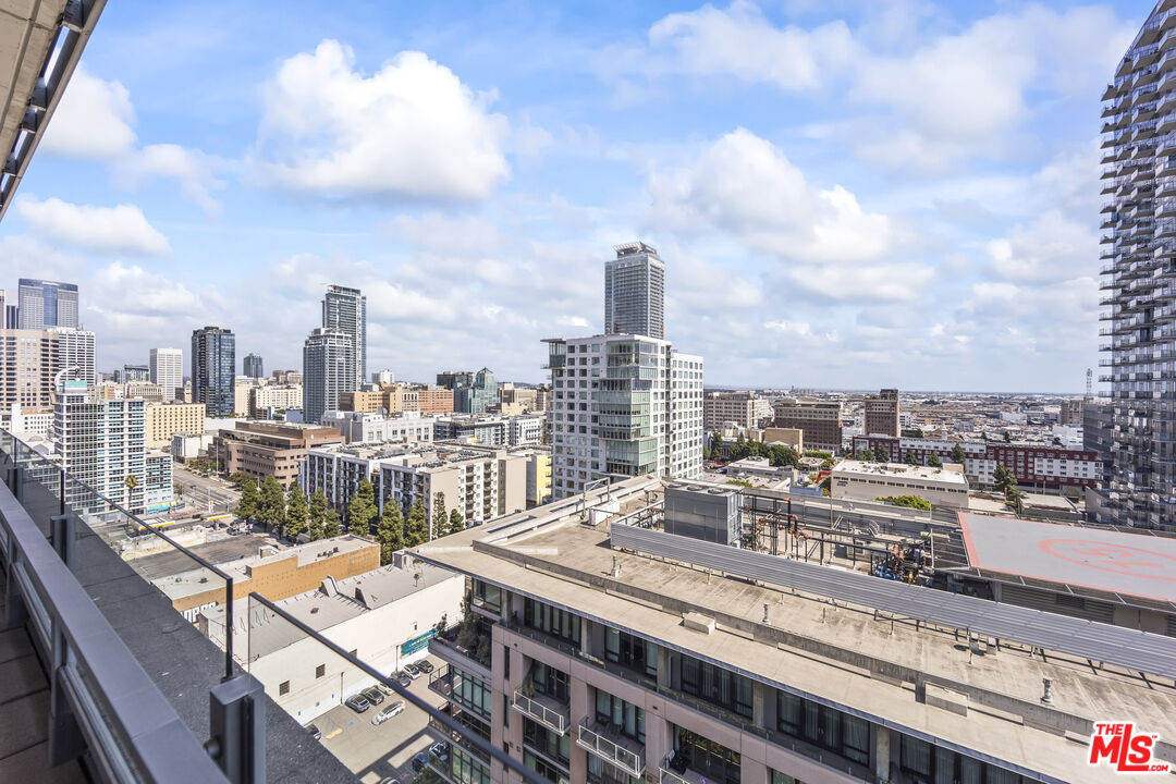 1100 S Hope St Unit: PH105