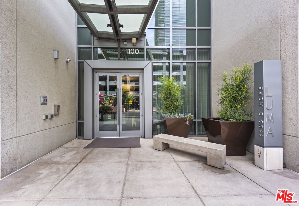 1100 S Hope St Unit: PH105