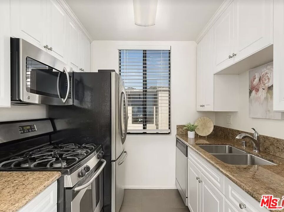 7320 Hawthorn Ave Unit: 401