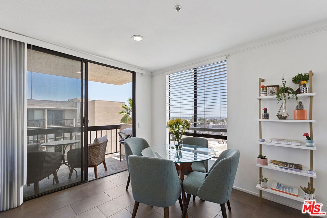 7320 Hawthorn Ave Unit: 401