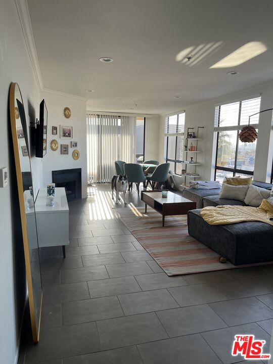 7320 Hawthorn Ave Unit: 401