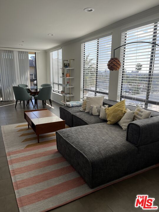 7320 Hawthorn Ave Unit: 401