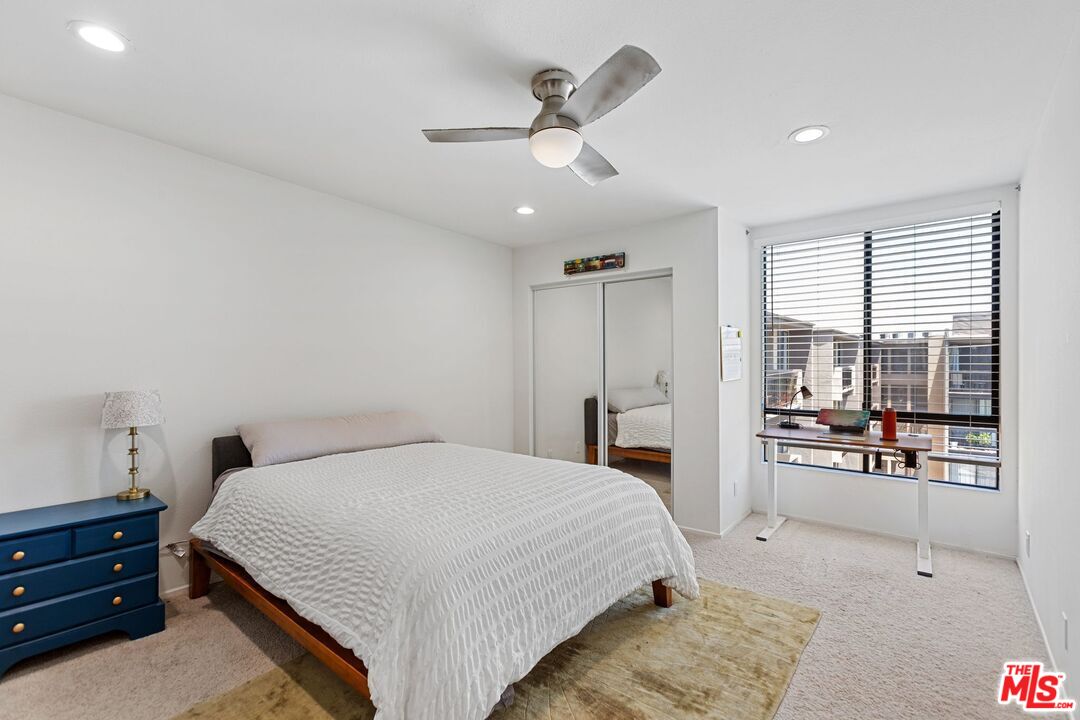 7320 Hawthorn Ave Unit: 401