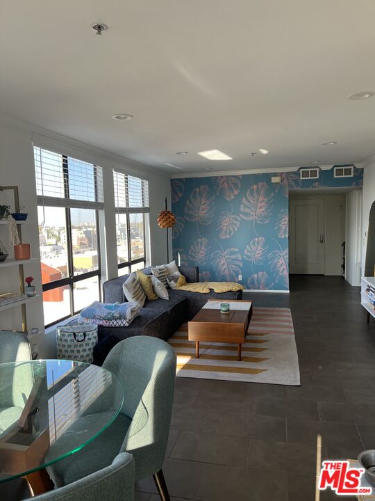 7320 Hawthorn Ave Unit: 401