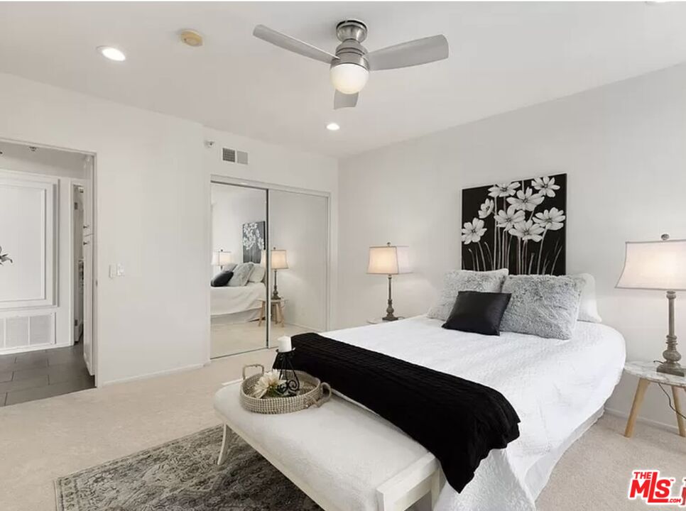 7320 Hawthorn Ave Unit: 401
