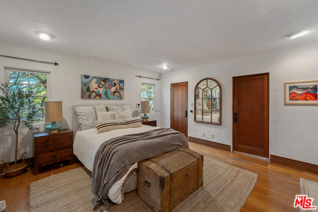 832 Cedar St