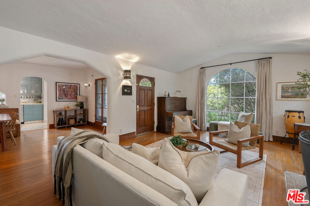 832 Cedar St