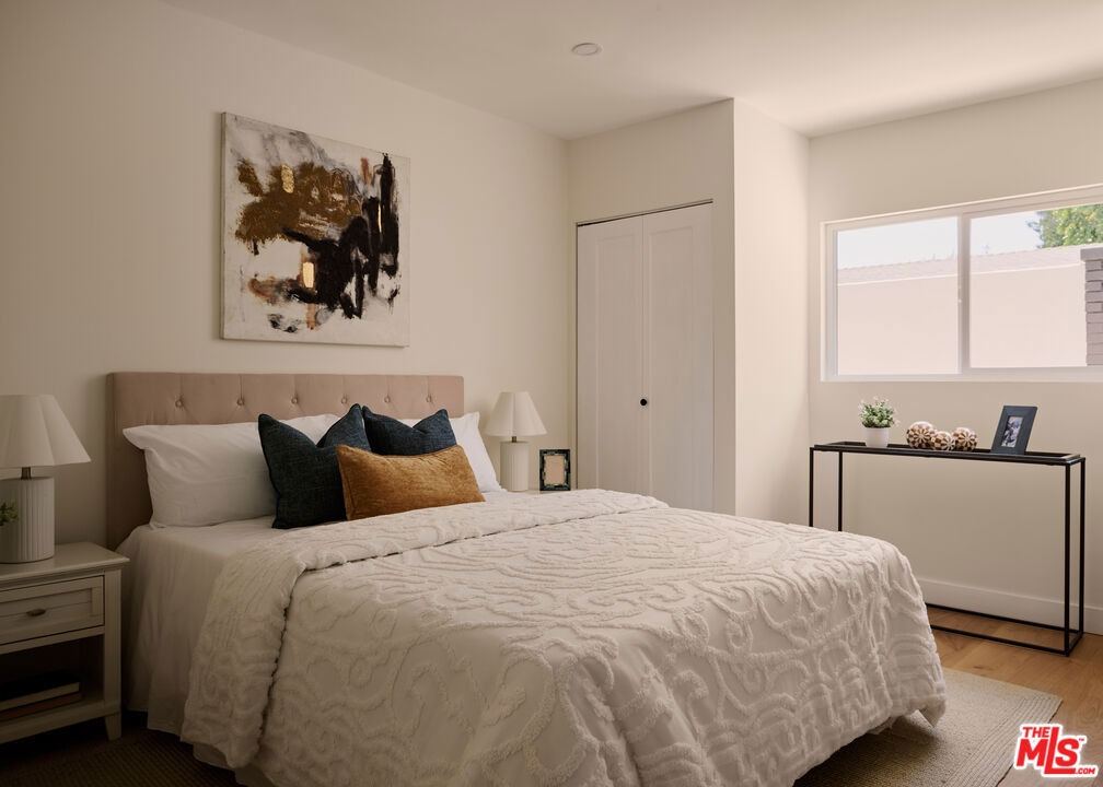 5271 Woodlake Avenue