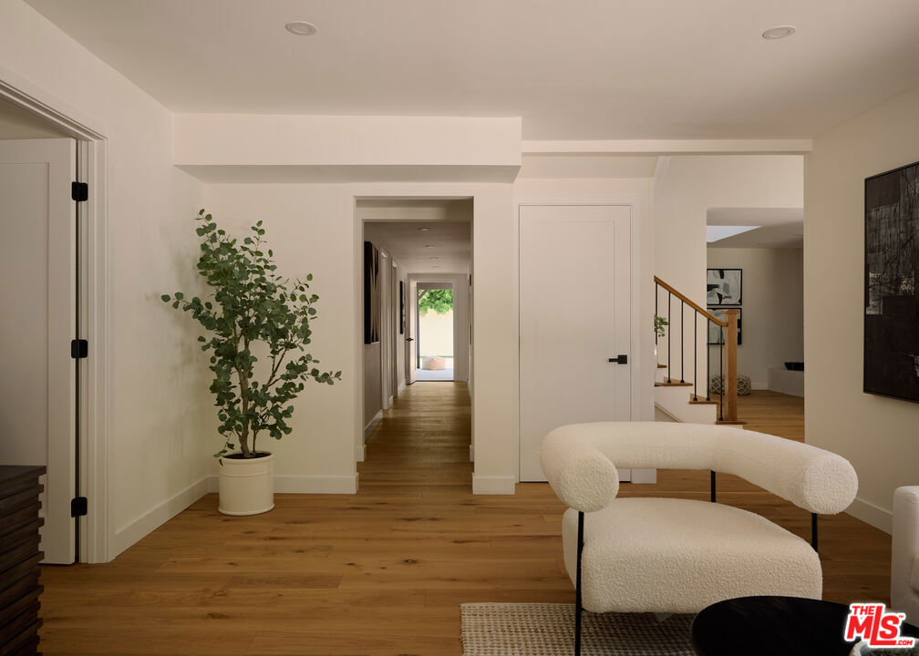 5271 Woodlake Avenue