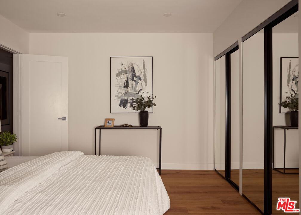 5271 Woodlake Avenue