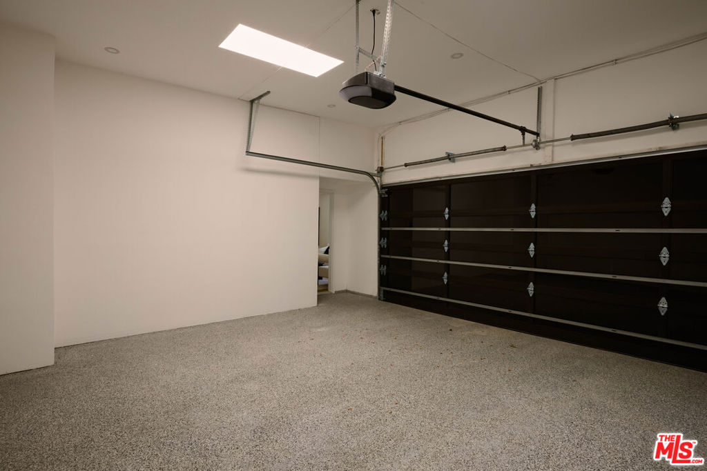 5271 Woodlake Avenue