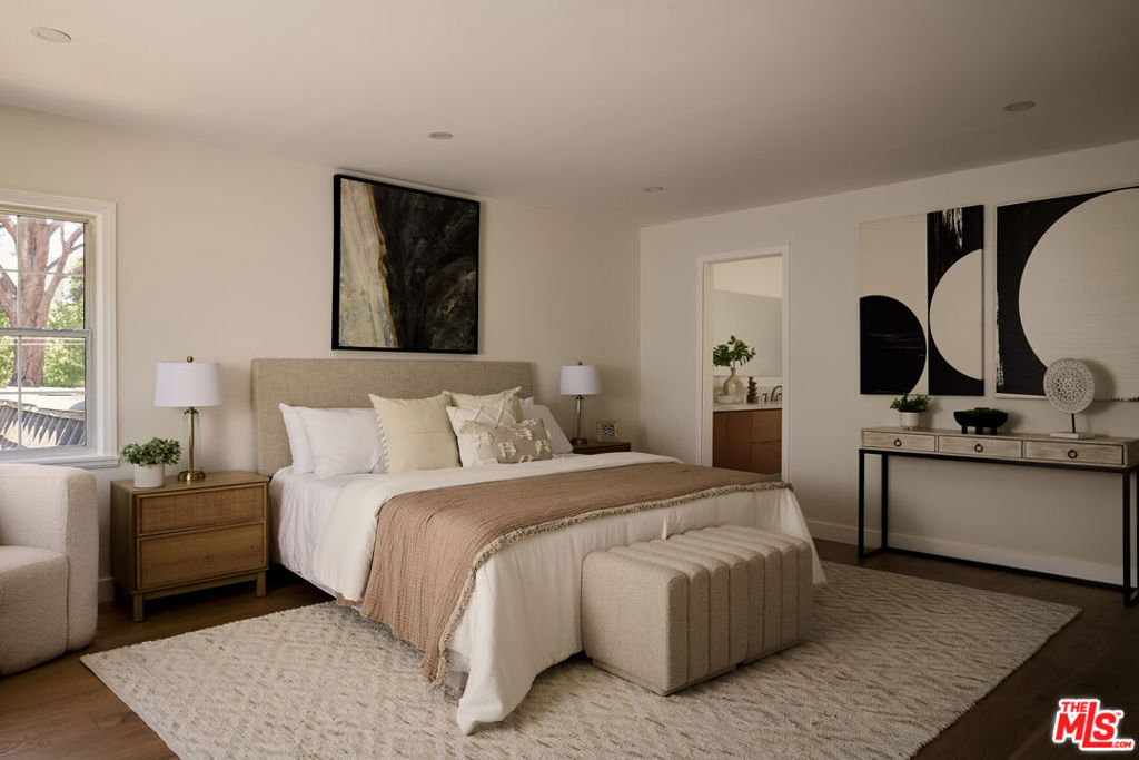 5271 Woodlake Avenue