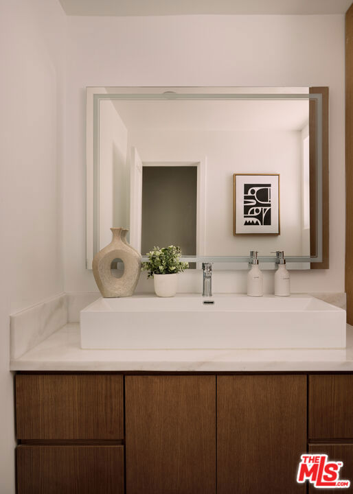 5271 Woodlake Avenue