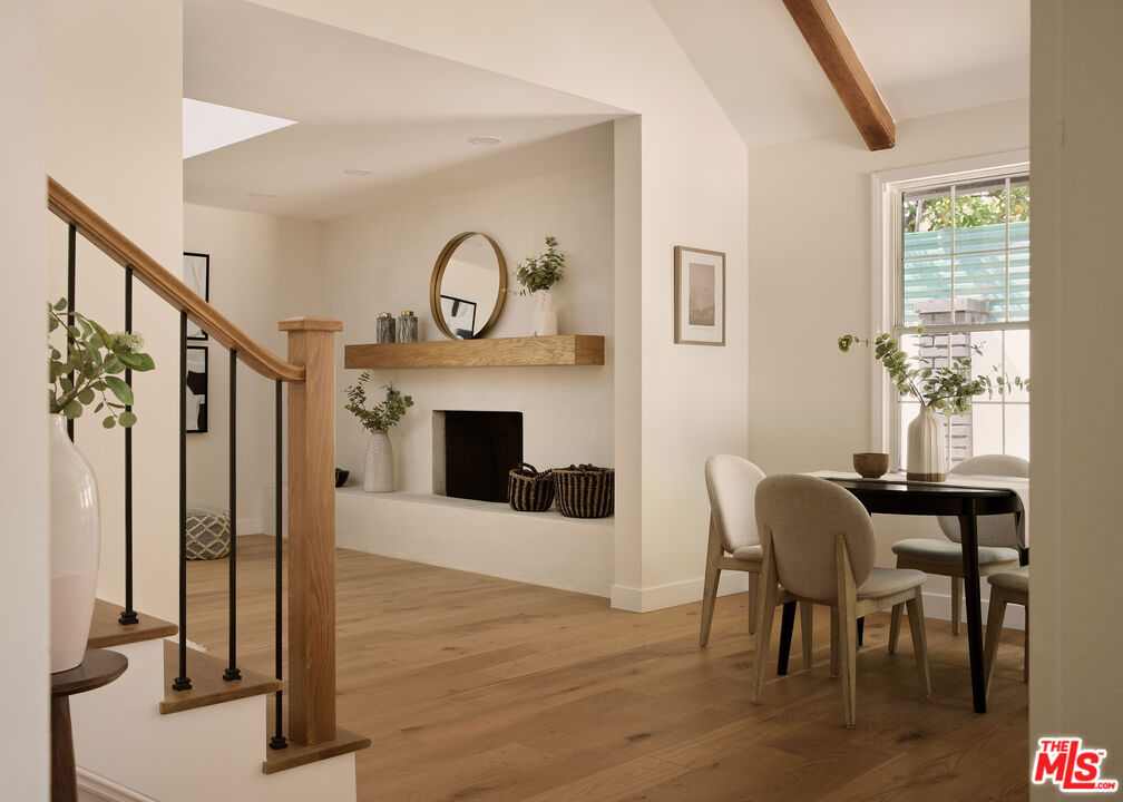 5271 Woodlake Avenue