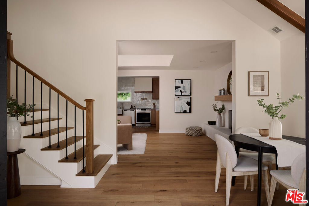 5271 Woodlake Avenue