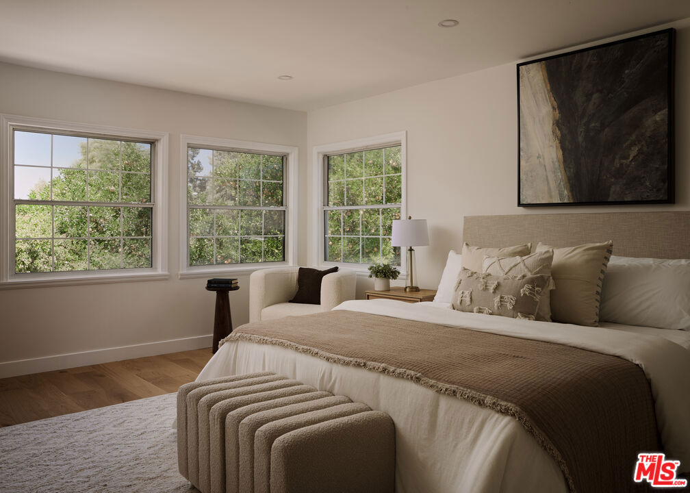 5271 Woodlake Avenue