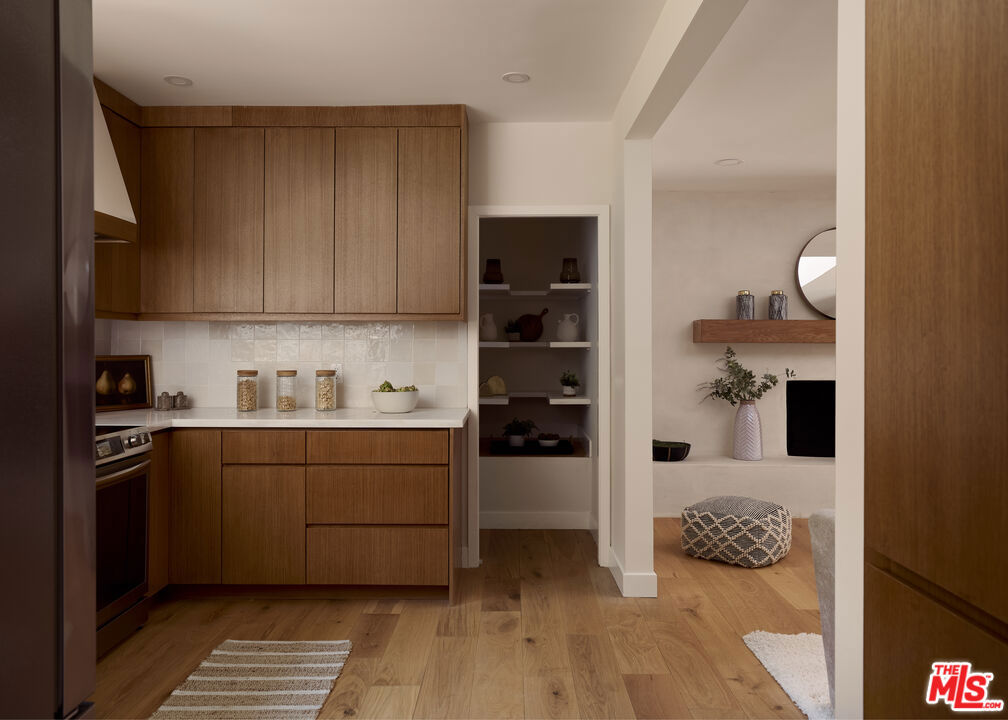 5271 Woodlake Avenue