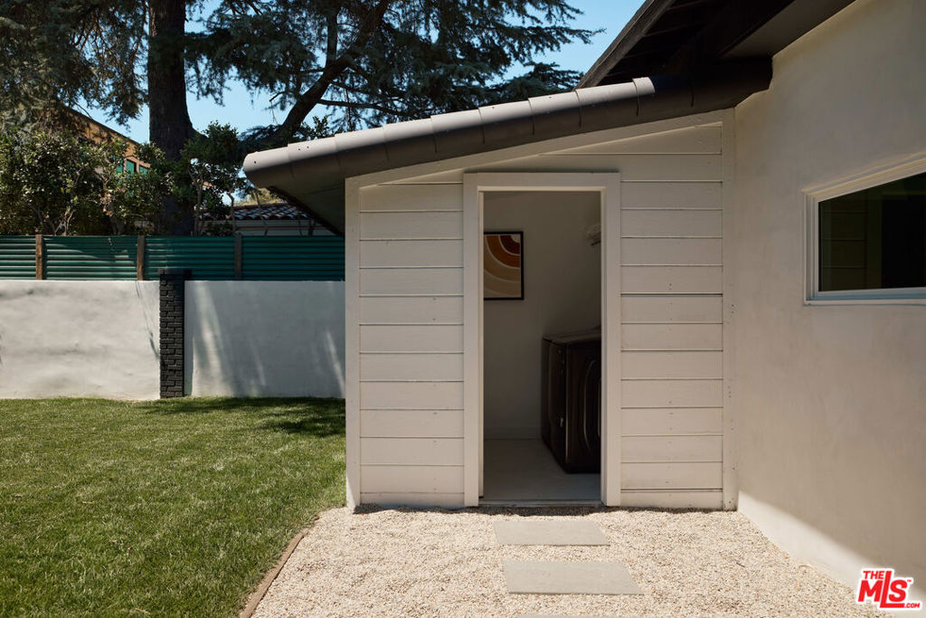 5271 Woodlake Avenue