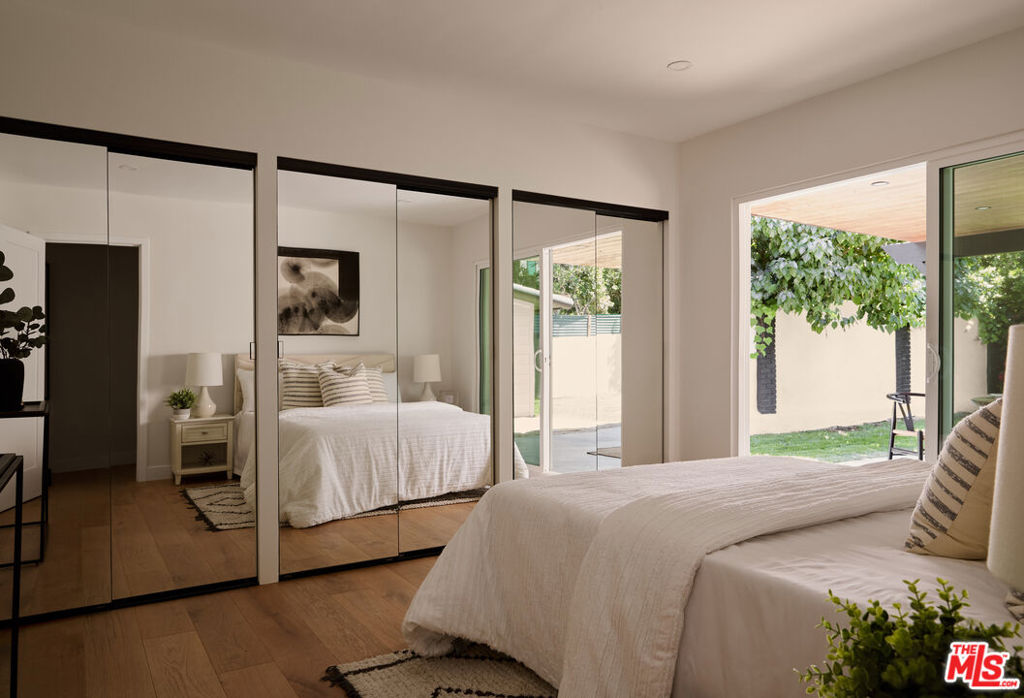 5271 Woodlake Avenue