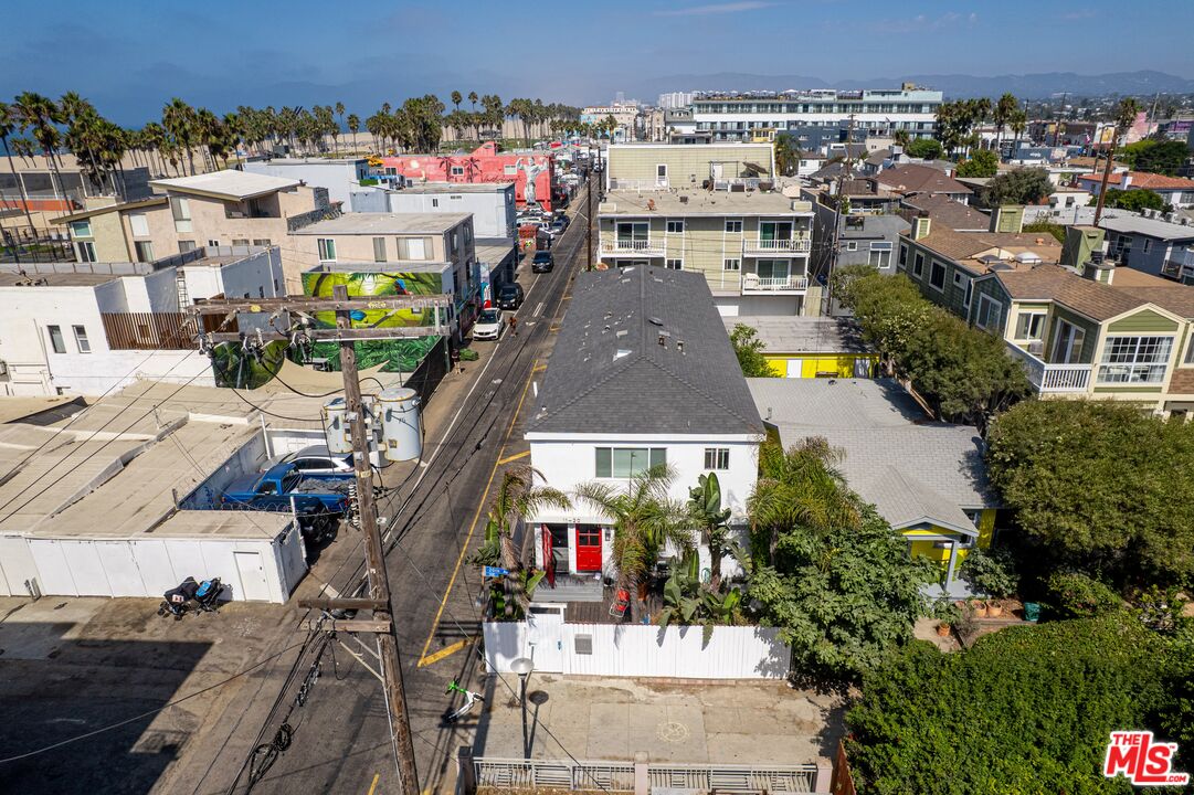 11 20th Ave