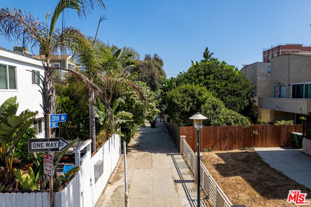 11 20th Ave
