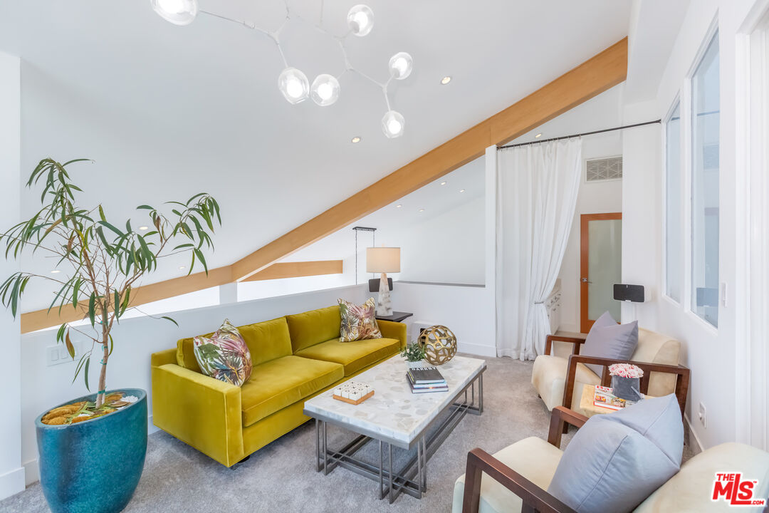 18 Union Jack St Unit: 302